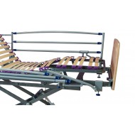 Cama Eléctrica Geriátrica con Carro Elevador, Cabecero, Piecero y Barandilla Detalle Piecero