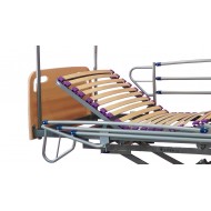Cama Geriátrica Eléctrica con Carro Elevador, Cabecero, Piecero, Barandilla, Agarrador y Porta Gotero Detalle 2