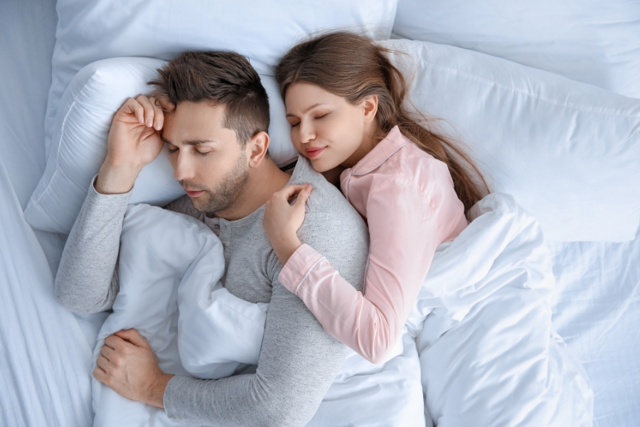 Posturas recomendadas para dormir bien en camas articuladas